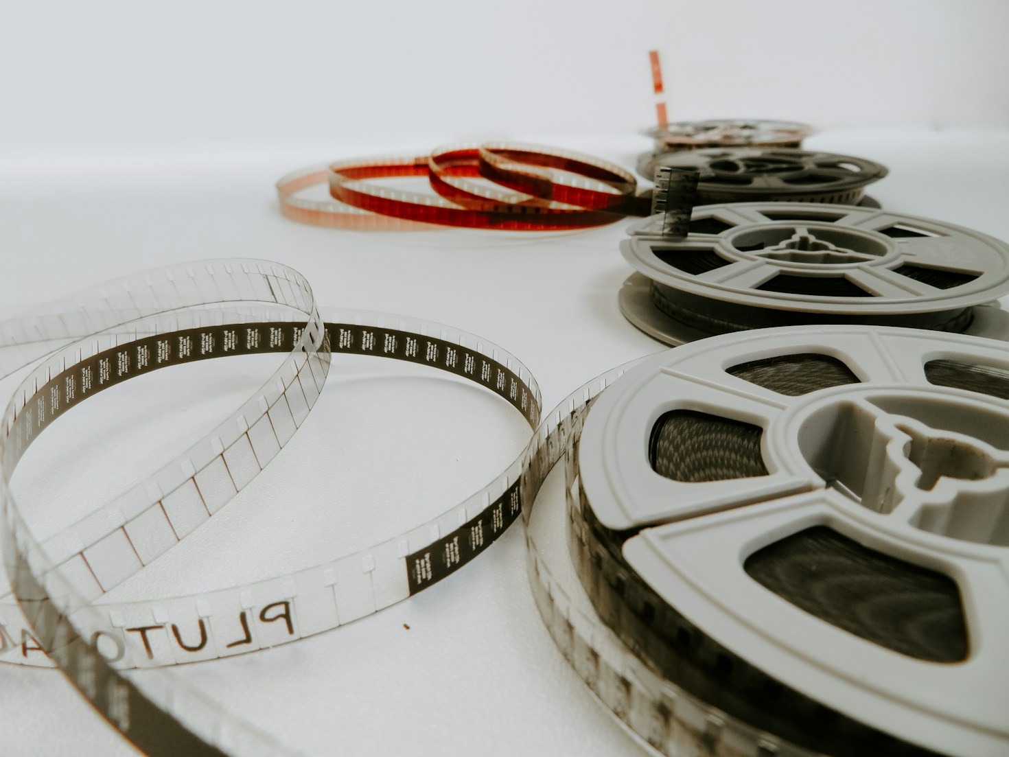 Top 10 Behind-the-Scenes Moments from Iconic Films